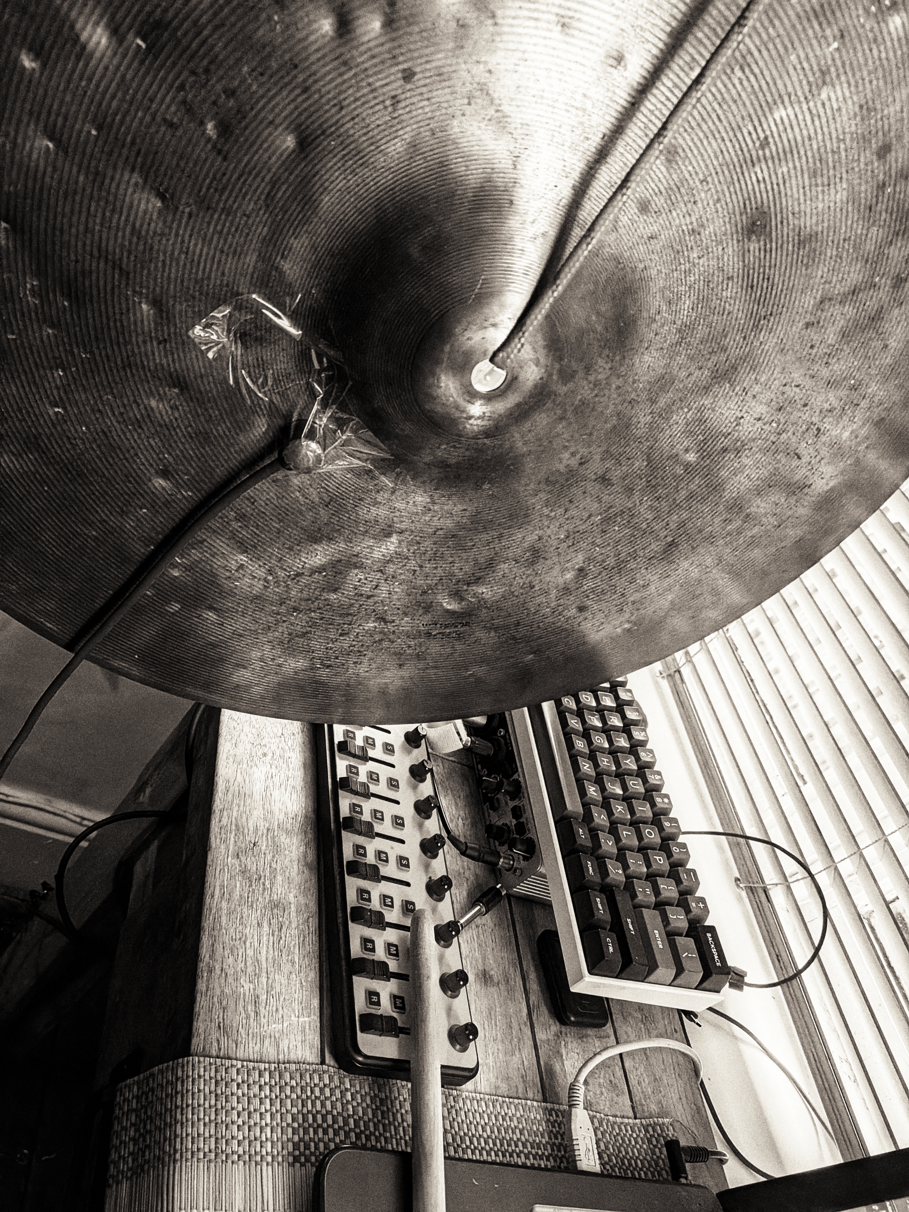 Contact mic experiment setup